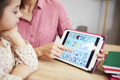 Top 5 ứng dụng học tiếng Anh online cho bé tốt nhất 2025