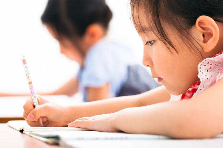 Hướng dẫn cha mẹ cách giao bài tập tiếng Anh cho trẻ 6 tuổi