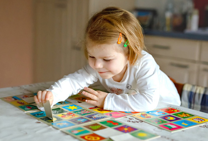 Dạy tiếng Anh dành cho bé 3 tuổi qua hình ảnh được đánh giá là mang lại hiệu quả cao