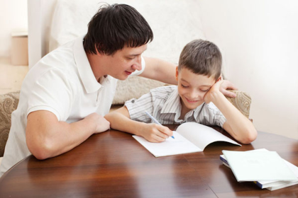 Luyện nghe tiếng Anh cho trẻ em qua từng giai đoạn hiệu quả