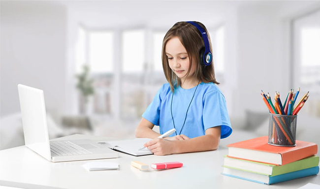 Lên lớp 3, trẻ cần tập trung nhiều hơn về kỹ năng nghe và phát âm