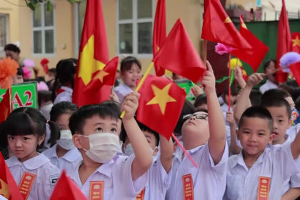 Khai giảng tiếng Anh là gì? Từ vựng về lễ khai giảng tiếng Anh