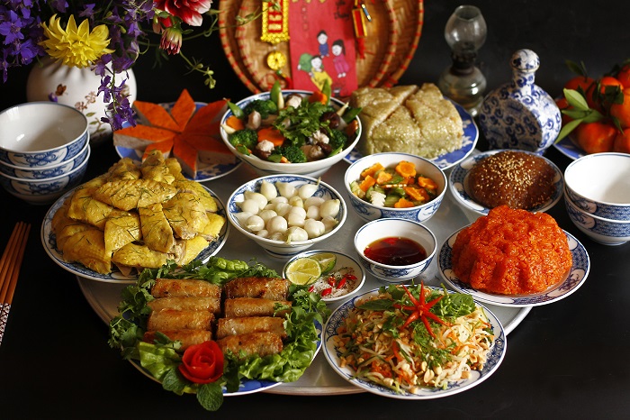 Món ăn là một trong những đặc trưng trong ngày Tết của người Việt